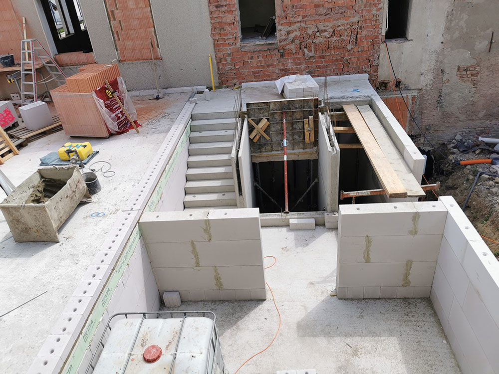 Neubau Zwischenbau Treppe und Aufzug